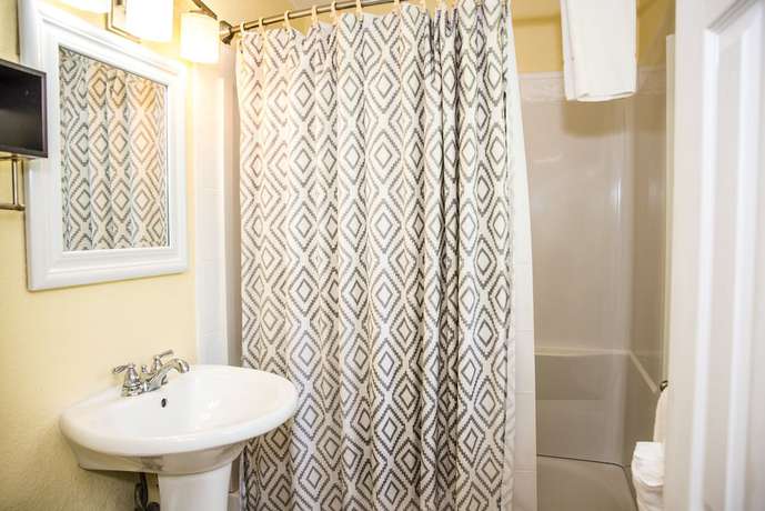 Imagen de la habitación del Hotel Bay Harbor Lodge. Foto 11