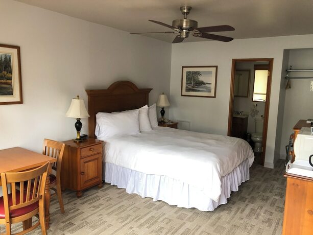 Imagen de la habitación del Hotel Bay Meadows Resort. Foto 19