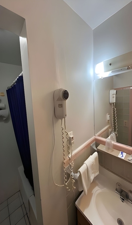 Imagen de la habitación del Hotel Bay Motel By OYO Bay City. Foto 16