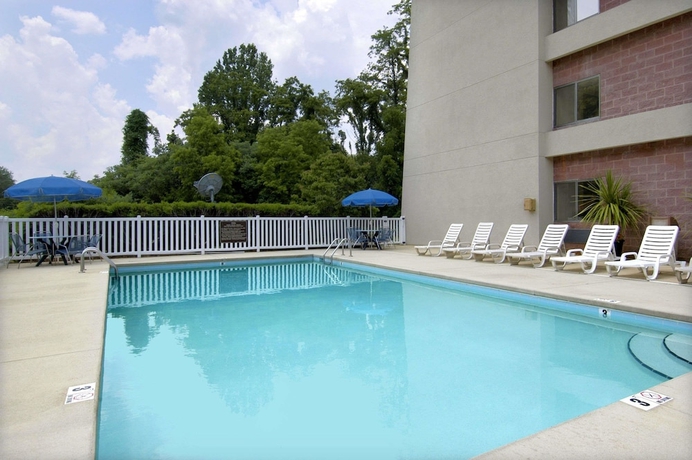 Imagen de la piscina del Hotel Bay Mountain Inn. Foto 11