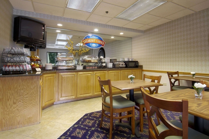 Imagen del bar/restaurante del Hotel Bay Mountain Inn. Foto 3
