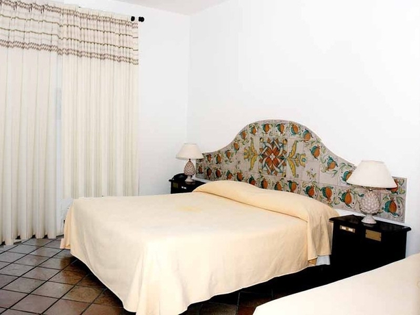 Imagen general del Hotel Bay Palace Mazzar&ograve;. Foto 4