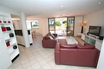 Imagen de los exteriores del Hotel Bay Royal Apartments. Foto 7