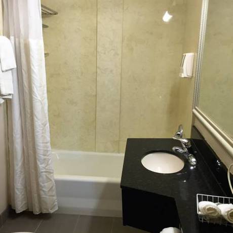 Imagen de la habitación del Hotel Bay Side Inn & Suites. Foto 7