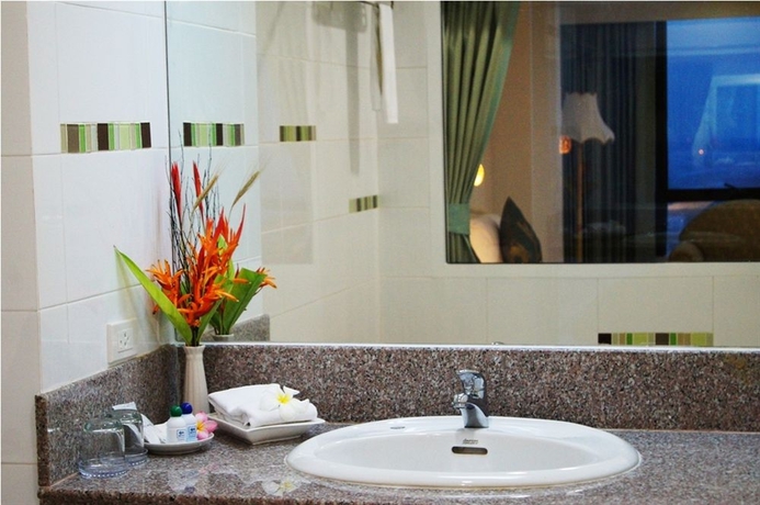 Imagen de la habitación del Hotel Bay Srinakarin. Foto 8