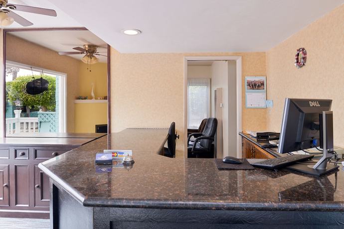 Imagen de los interiores del Hotel Bay View Inn. Foto 16