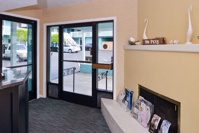 Imagen de los interiores del Hotel Bay View Inn. Foto 18