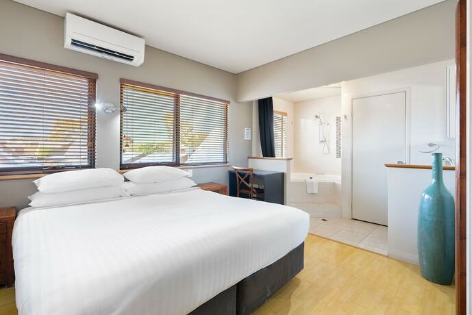 Imagen de la habitación del Hotel Bay Village Resort and Spa. Foto 32