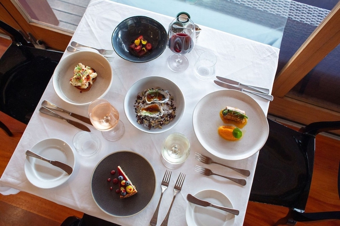 Imagen de los interiores del Hotel Bay of Many Coves Resort. Foto 13