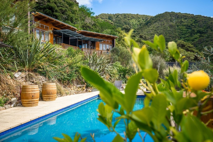 Imagen de la piscina del Hotel Bay of Many Coves Resort. Foto 17