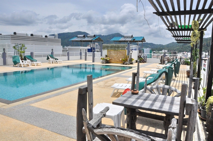 Imagen de la piscina del Hotel Baya Patong. Foto 15