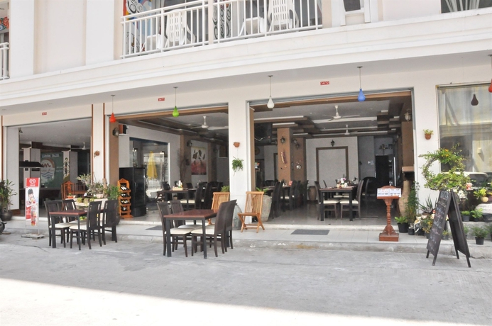 Imagen del bar/restaurante del Hotel Baya Patong. Foto 4