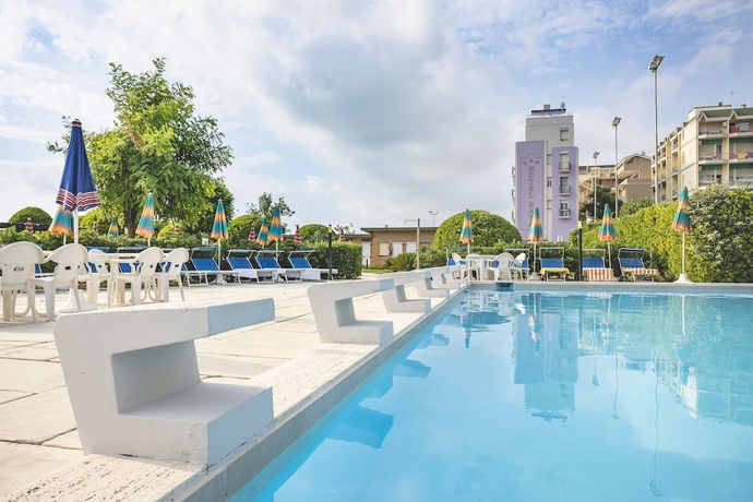Imagen de la piscina del Hotel Baya Strand. Foto 18