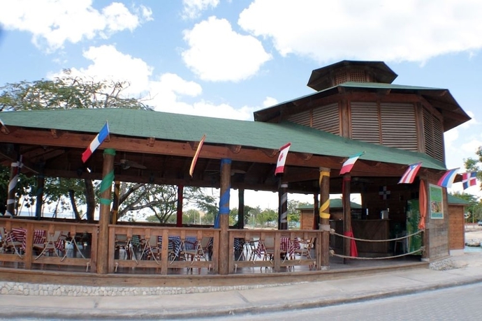 Imagen del bar/restaurante del Hotel Bayahibe. Foto 3