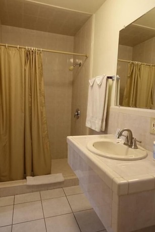 Imagen de la habitación del Hotel Baycities Motel. Foto 19