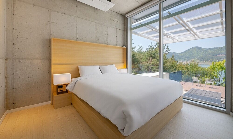 Imagen de la habitación del Hotel Bayclub. Foto 3