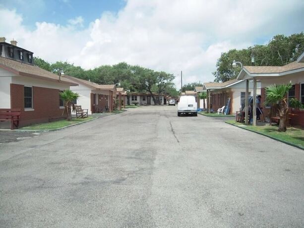 Imagen general del Hotel Bayfront Cottages. Foto 3