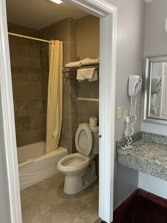 Imagen de la habitación del Hotel Bayfront Inn. Foto 15