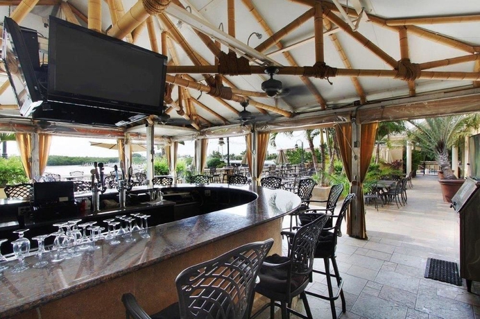 Imagen del bar/restaurante del Hotel Bayfront Inn Fifth Avenue. Foto 2