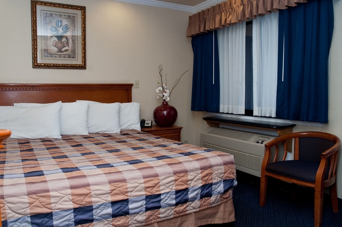 Imagen de la habitación del Hotel Bayhill Inn. Foto 6