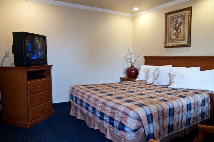 Imagen de la habitación del Hotel Bayhill Inn. Foto 8