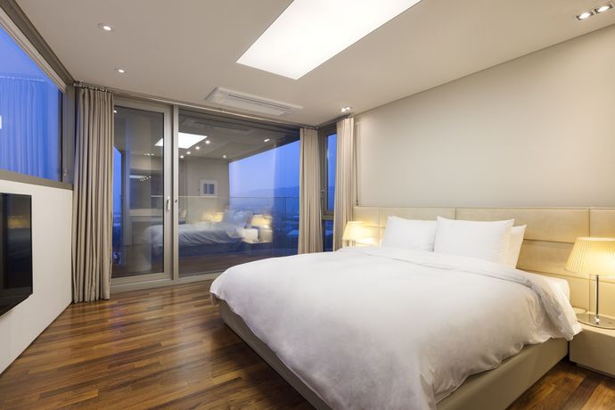 Imagen de los interiores del Hotel Bayhill Pool And Villa. Foto 16