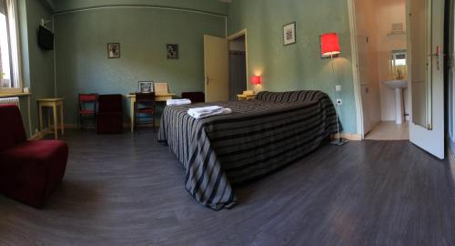 Imagen de la habitación del Hotel Bayle. Foto 5