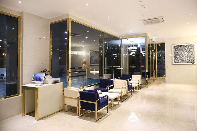 Imagen de los interiores del Hotel Baymond. Foto 19