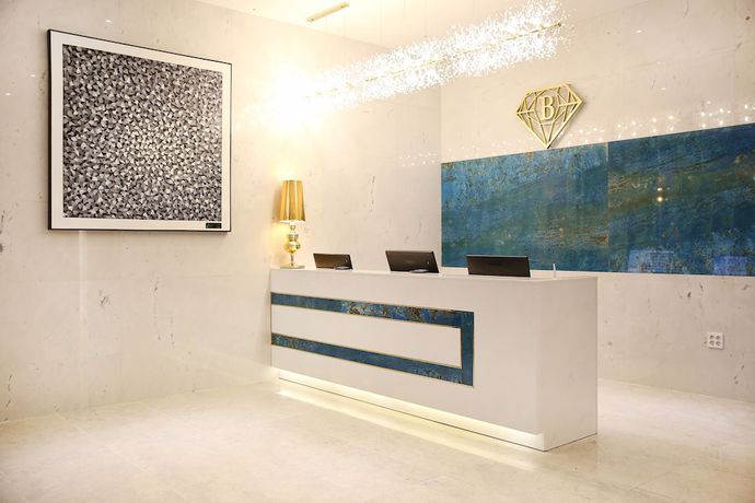 Imagen de los interiores del Hotel Baymond. Foto 20