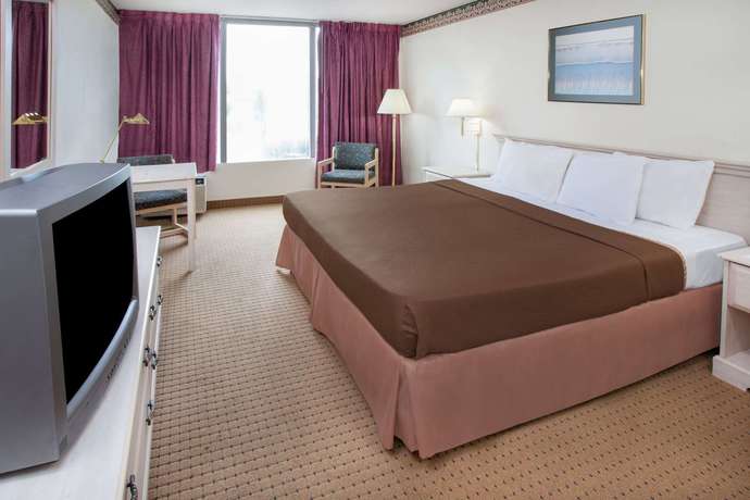 Imagen de la habitación del Hotel Baymont By Wyndham Addison. Foto 5