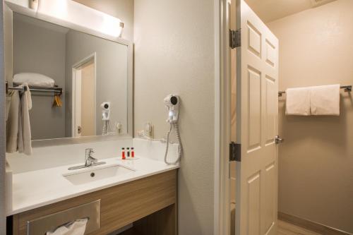 Imagen de la habitación del Hotel Baymont By Wyndham Albuquerque Airport. Foto 6