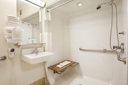 Imagen de la habitación del Hotel Baymont By Wyndham Anderson. Foto 9