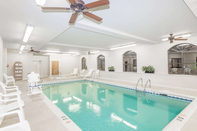 Imagen de la piscina del Hotel Baymont By Wyndham Asheville/biltmore Village. Foto 19
