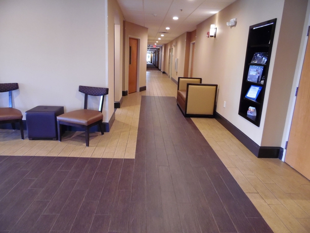 Imagen de los interiores del Hotel Baymont By Wyndham Augusta Riverwatch. Foto 9