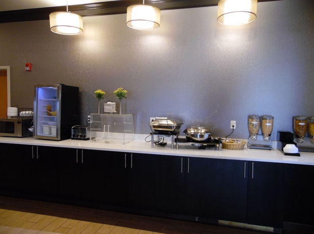 Imagen del bar/restaurante del Hotel Baymont By Wyndham Augusta Riverwatch. Foto 3