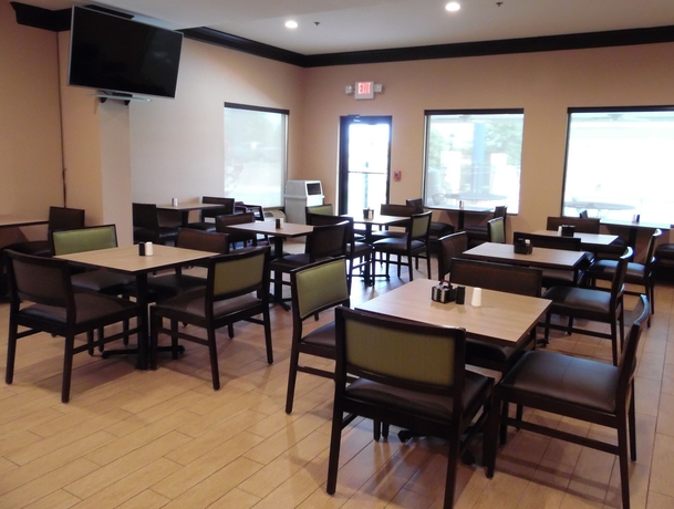 Imagen del bar/restaurante del Hotel Baymont By Wyndham Augusta Riverwatch. Foto 4