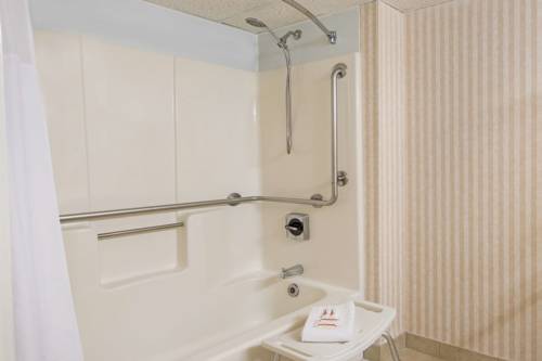 Imagen de la habitación del Hotel Baymont By Wyndham Bartonsville Poconos. Foto 4