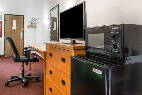 Imagen de la habitación del Hotel Baymont By Wyndham Bay City. Foto 2