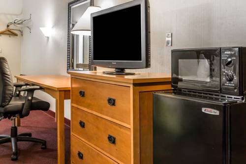 Imagen de la habitación del Hotel Baymont By Wyndham Bay City. Foto 5
