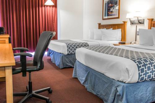 Imagen de la habitación del Hotel Baymont By Wyndham Bay City. Foto 10
