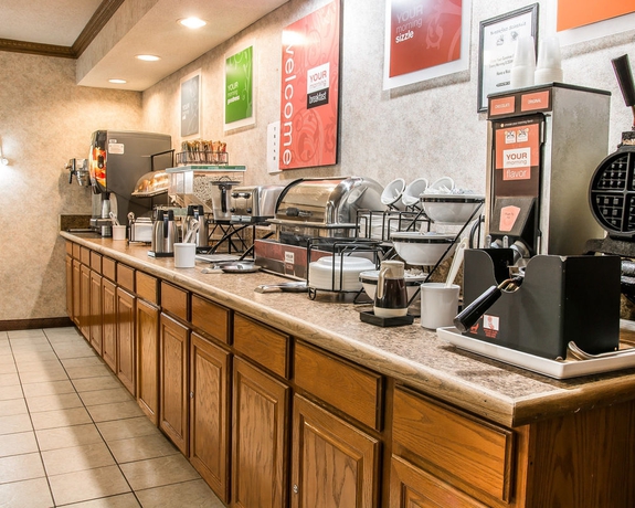 Imagen del bar/restaurante del Hotel Baymont By Wyndham Belleville Airport Area. Foto 3