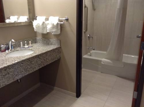 Imagen de la habitación del Hotel Baymont By Wyndham Bellevue. Foto 6