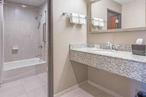 Imagen de la habitación del Hotel Baymont By Wyndham Bellevue. Foto 11