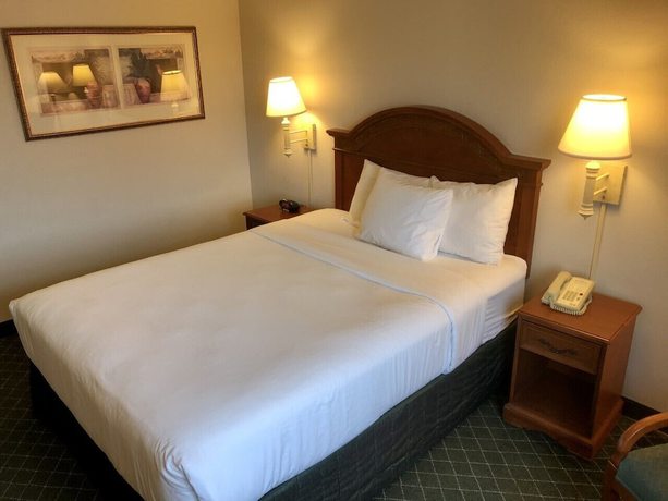 Imagen de la habitación del Hotel Baymont By Wyndham Bellingham. Foto 14