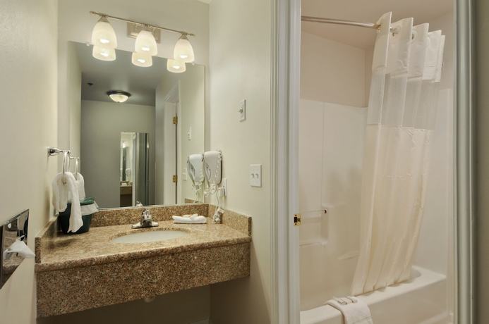 Imagen de la habitación del Hotel Baymont By Wyndham Bellingham. Foto 16