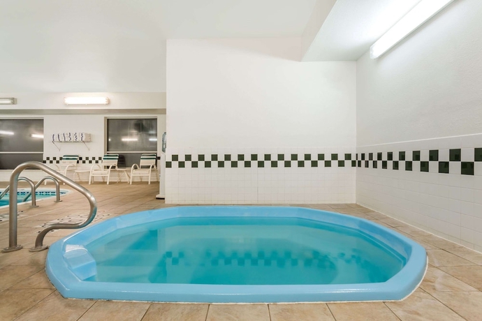 Imagen de la piscina del Hotel Baymont By Wyndham Billings. Foto 16