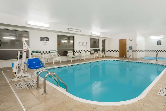 Imagen de la piscina del Hotel Baymont By Wyndham Billings. Foto 17