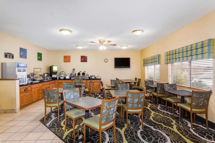 Imagen del bar/restaurante del Hotel Baymont By Wyndham Billings. Foto 4