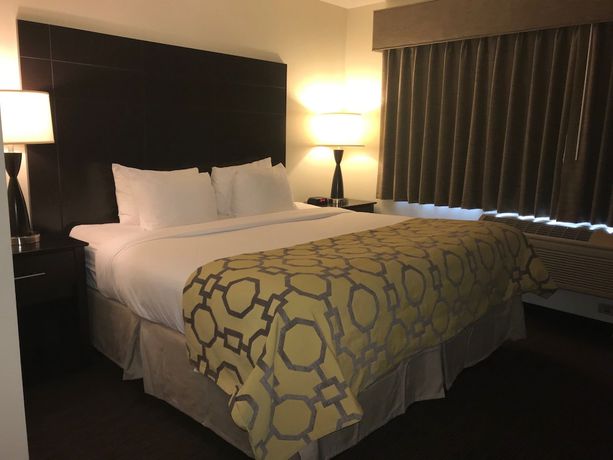 Imagen de la habitación del Hotel Baymont By Wyndham Bloomington Msp Airport. Foto 10