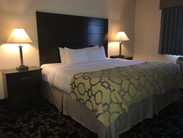 Imagen de la habitación del Hotel Baymont By Wyndham Bloomington Msp Airport. Foto 11